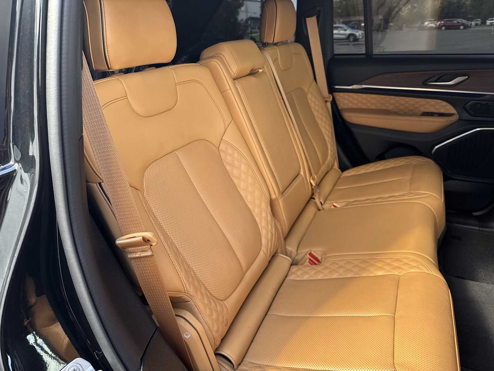 Thumbnail: 2022 Jeep Grand Cherokee - 20