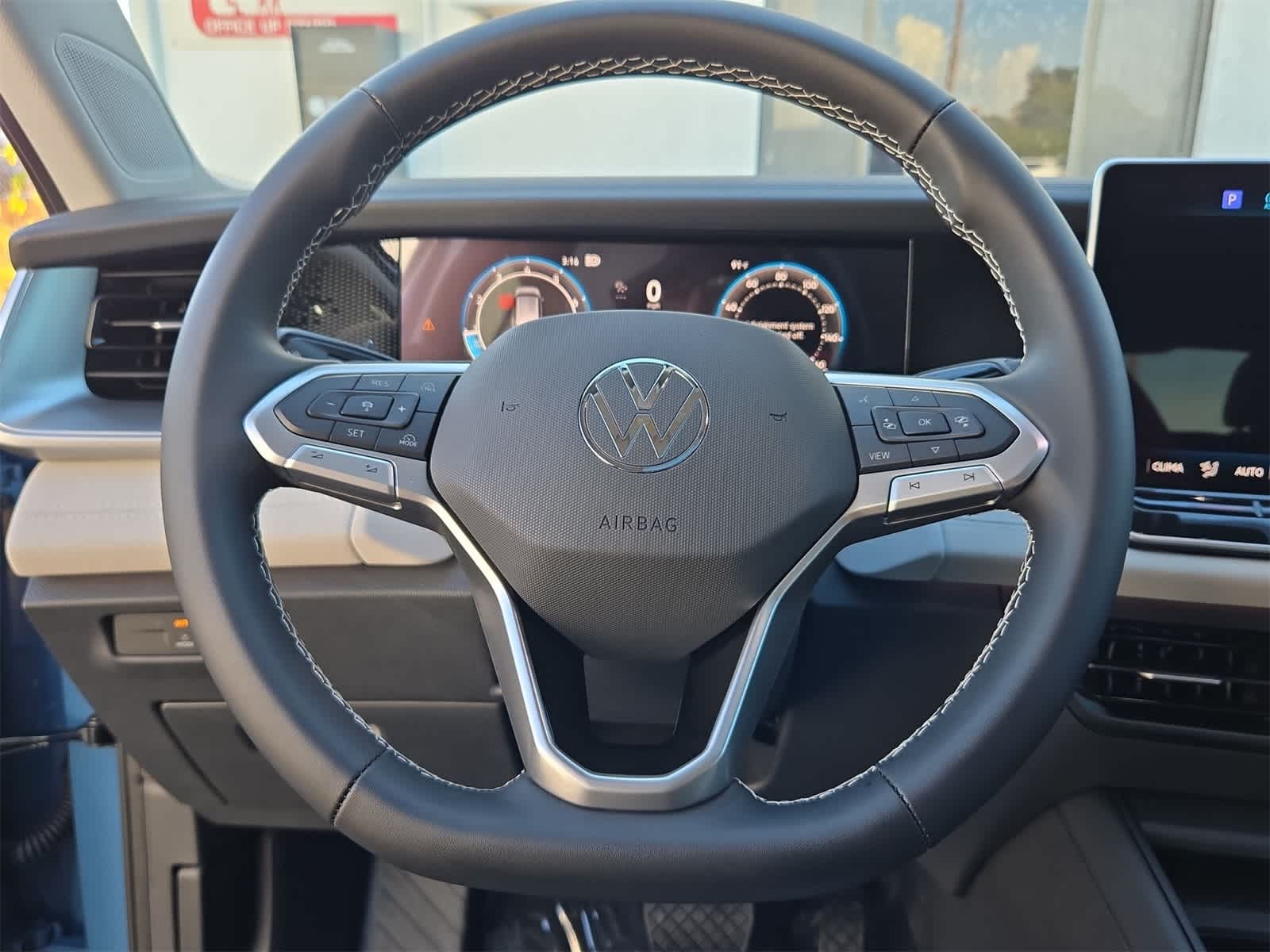 Thumbnail: 2025 Volkswagen Tiguan - 25