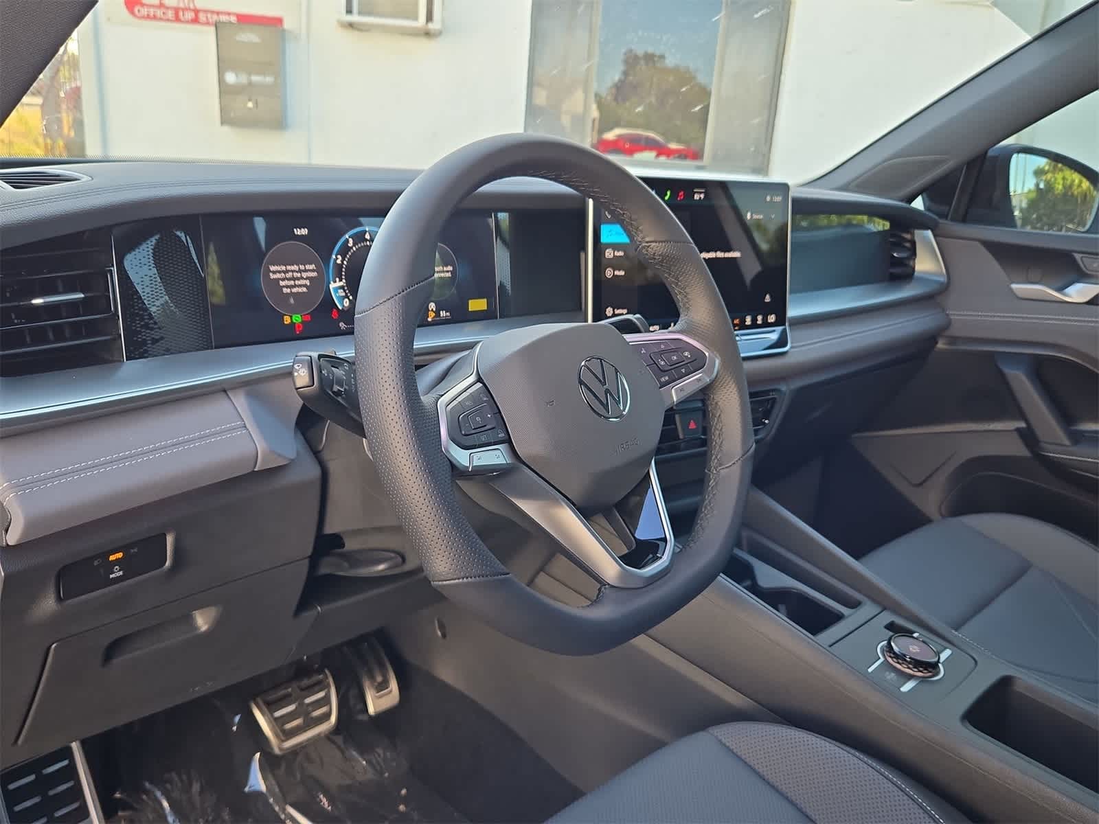 Thumbnail: 2025 Volkswagen Tiguan - 10