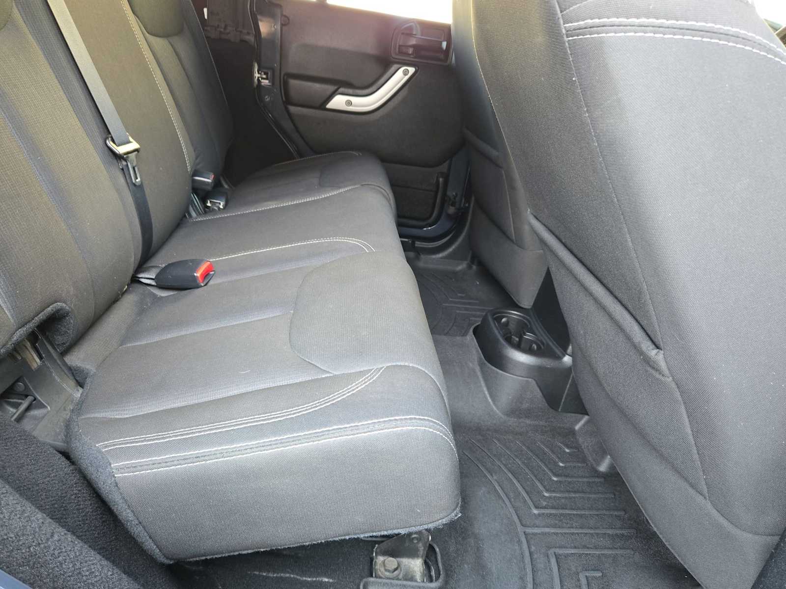 Thumbnail: 2016 Jeep Wrangler - 18