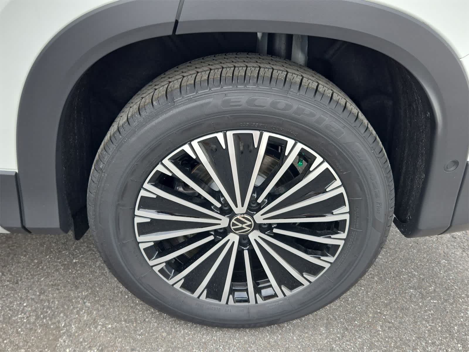 Thumbnail: 2025 Volkswagen Tiguan - 14