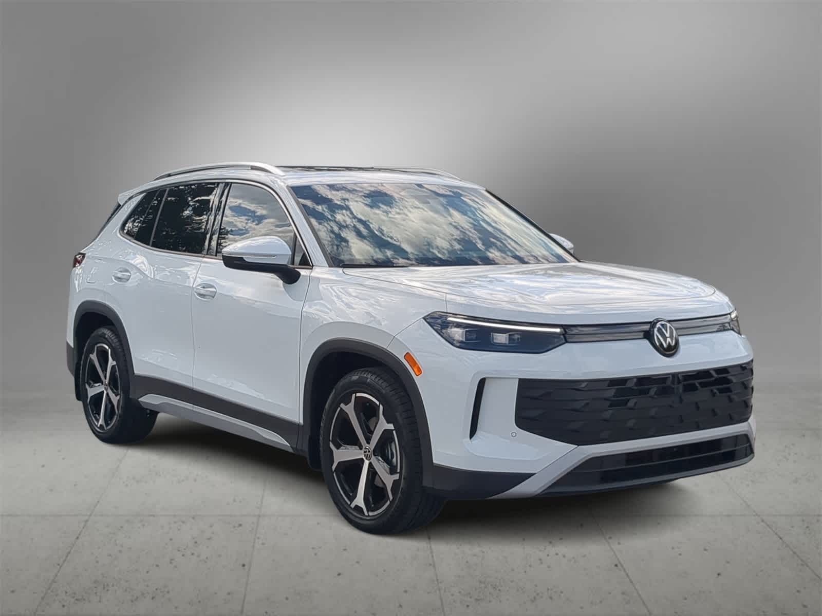 Thumbnail: 2025 Volkswagen Tiguan - 2