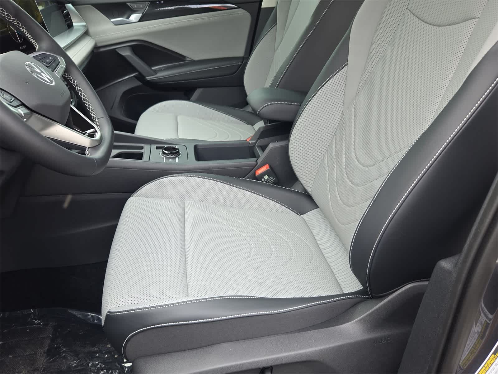 Thumbnail: 2025 Volkswagen Tiguan - 17