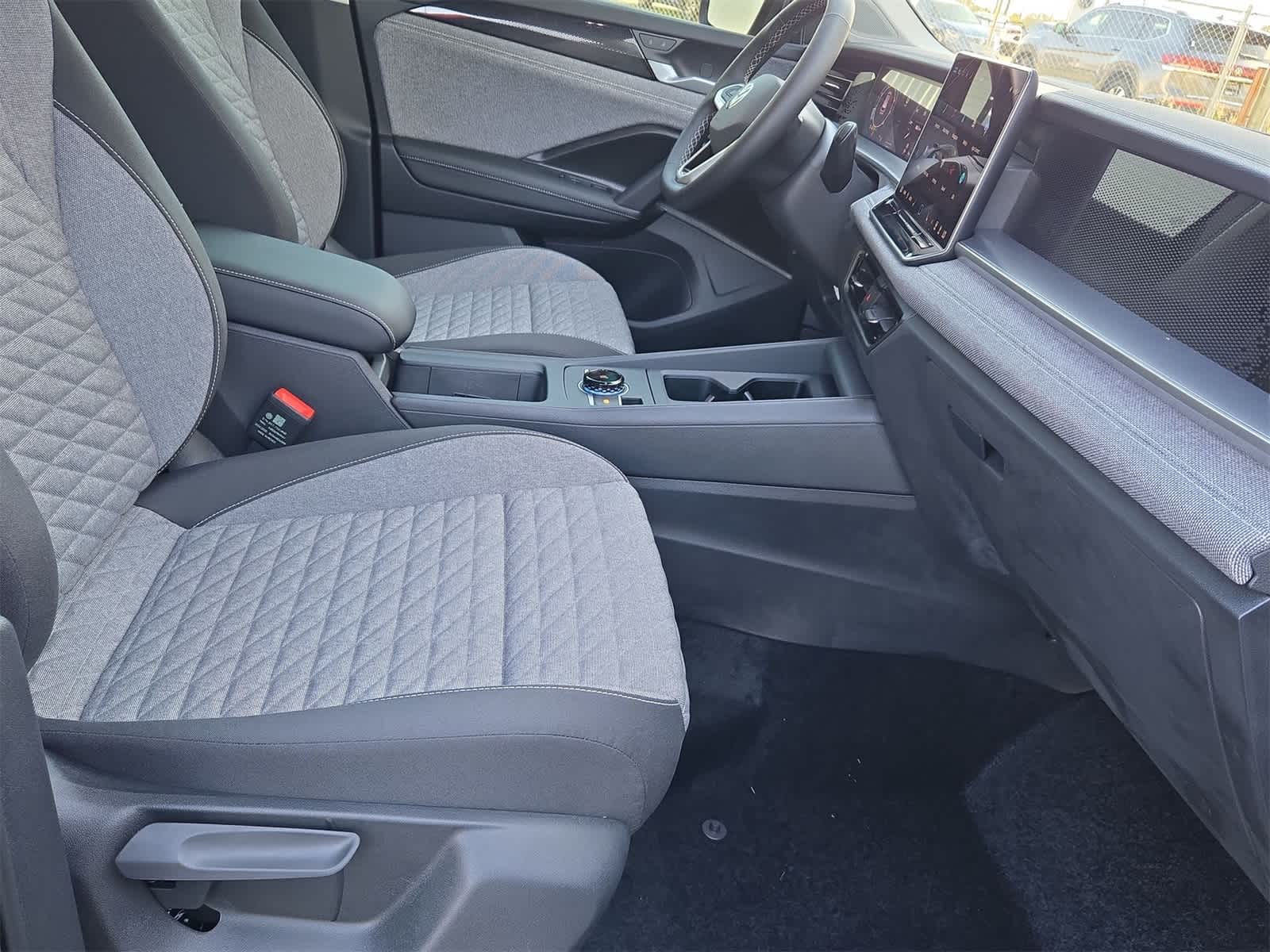 Thumbnail: 2025 Volkswagen Tiguan - 22