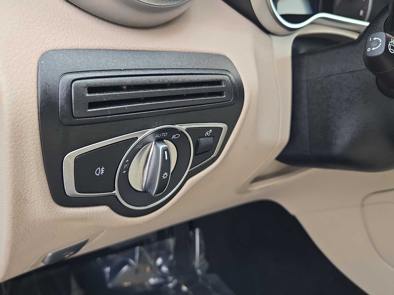 Thumbnail: 2022 Mercedes-Benz GLC - 34