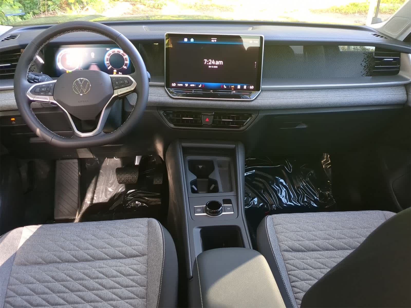 Thumbnail: 2025 Volkswagen Tiguan - 16