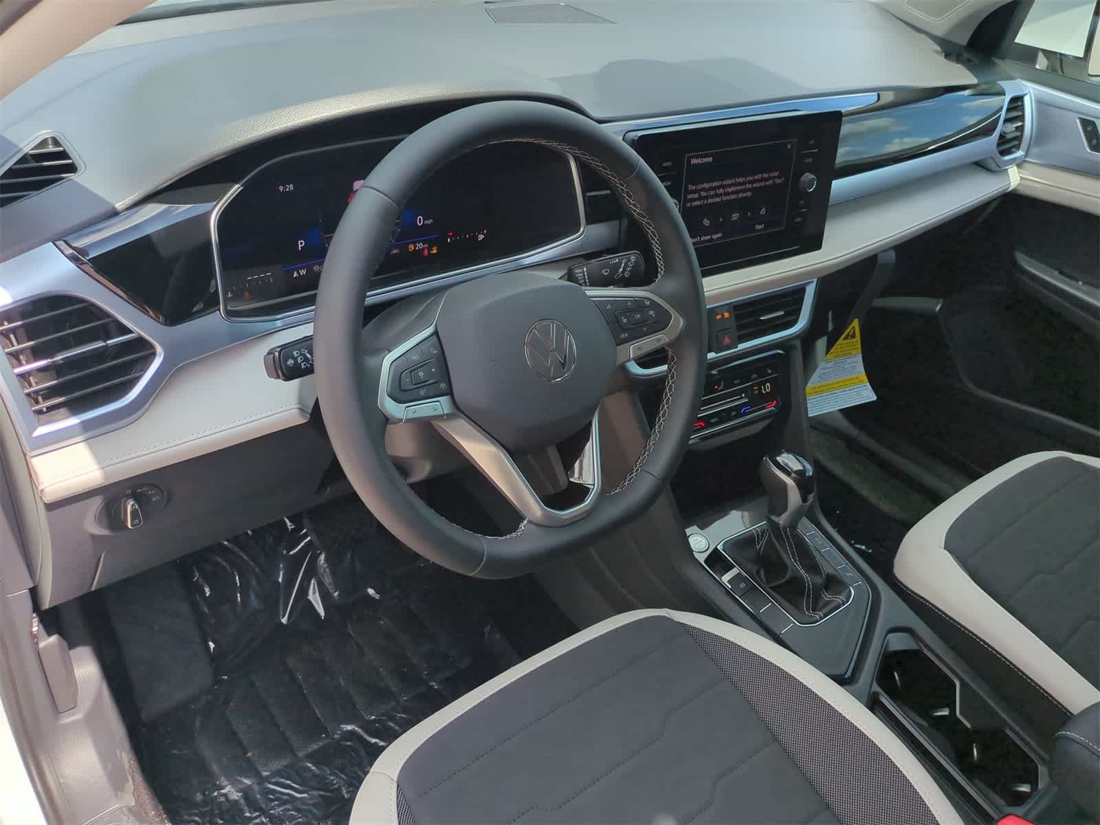 Thumbnail: 2025 Volkswagen Taos - 10