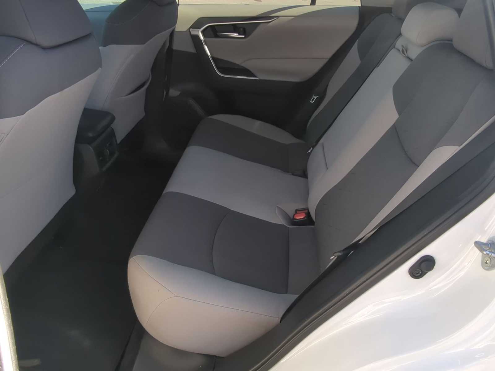 Thumbnail: 2022 Toyota RAV4 - 20