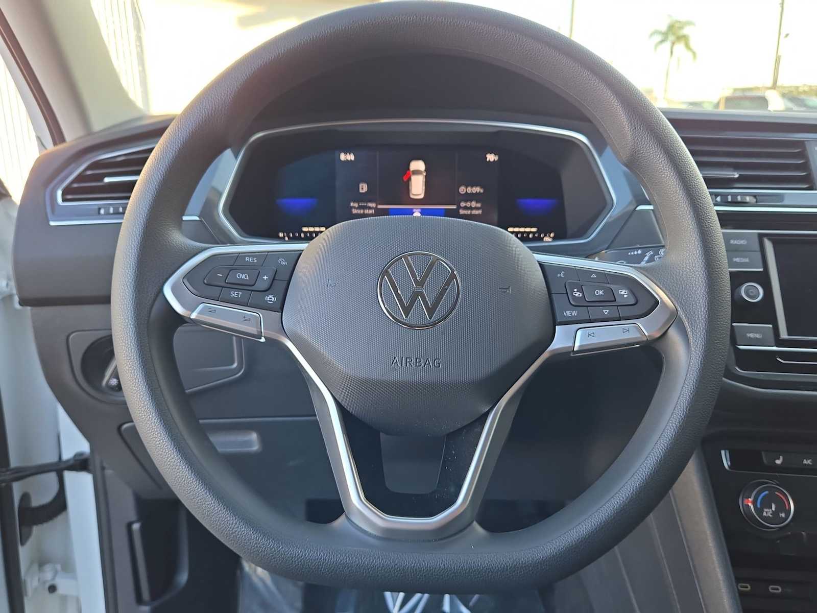 Thumbnail: 2023 Volkswagen Tiguan - 21