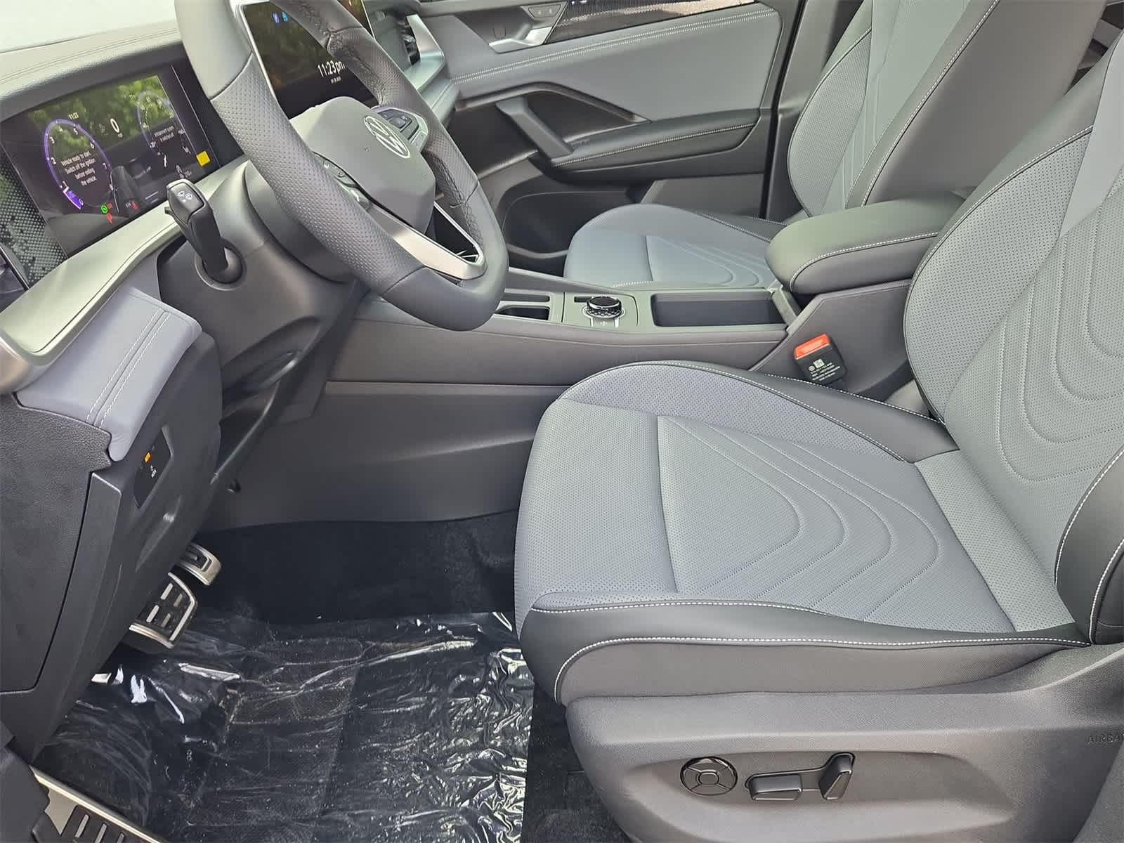 Thumbnail: 2025 Volkswagen Tiguan - 17