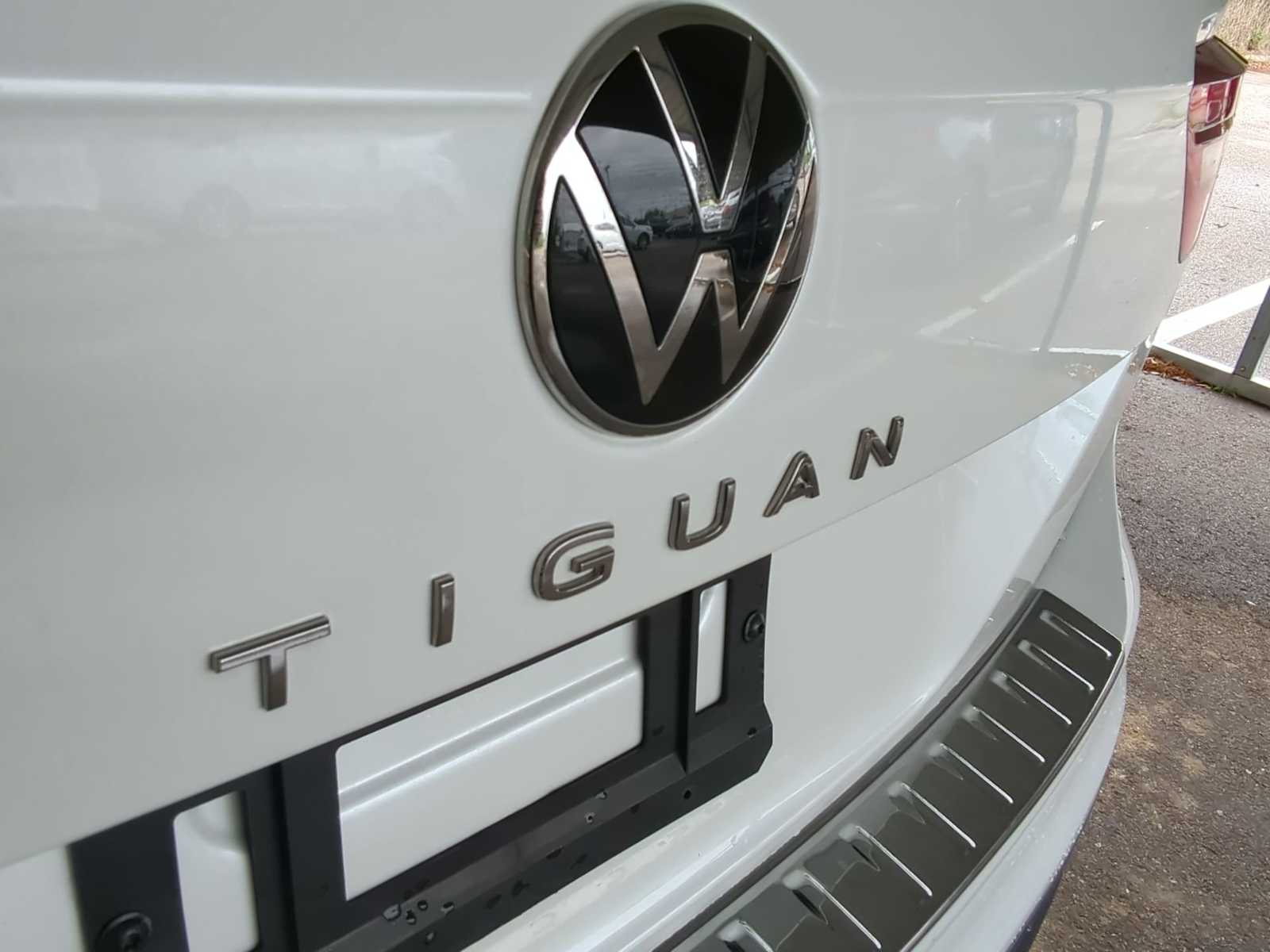 Thumbnail: 2023 Volkswagen Tiguan - 13