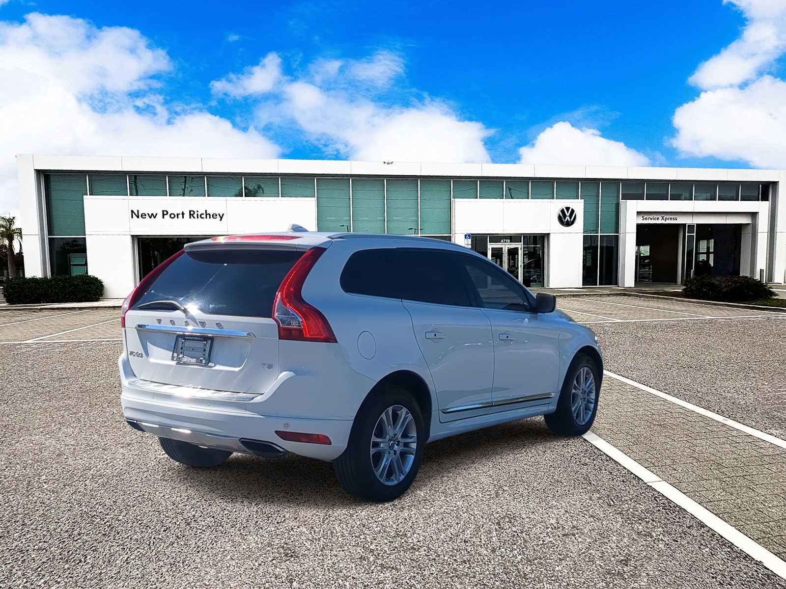 Thumbnail: 2015 Volvo XC60 - 8