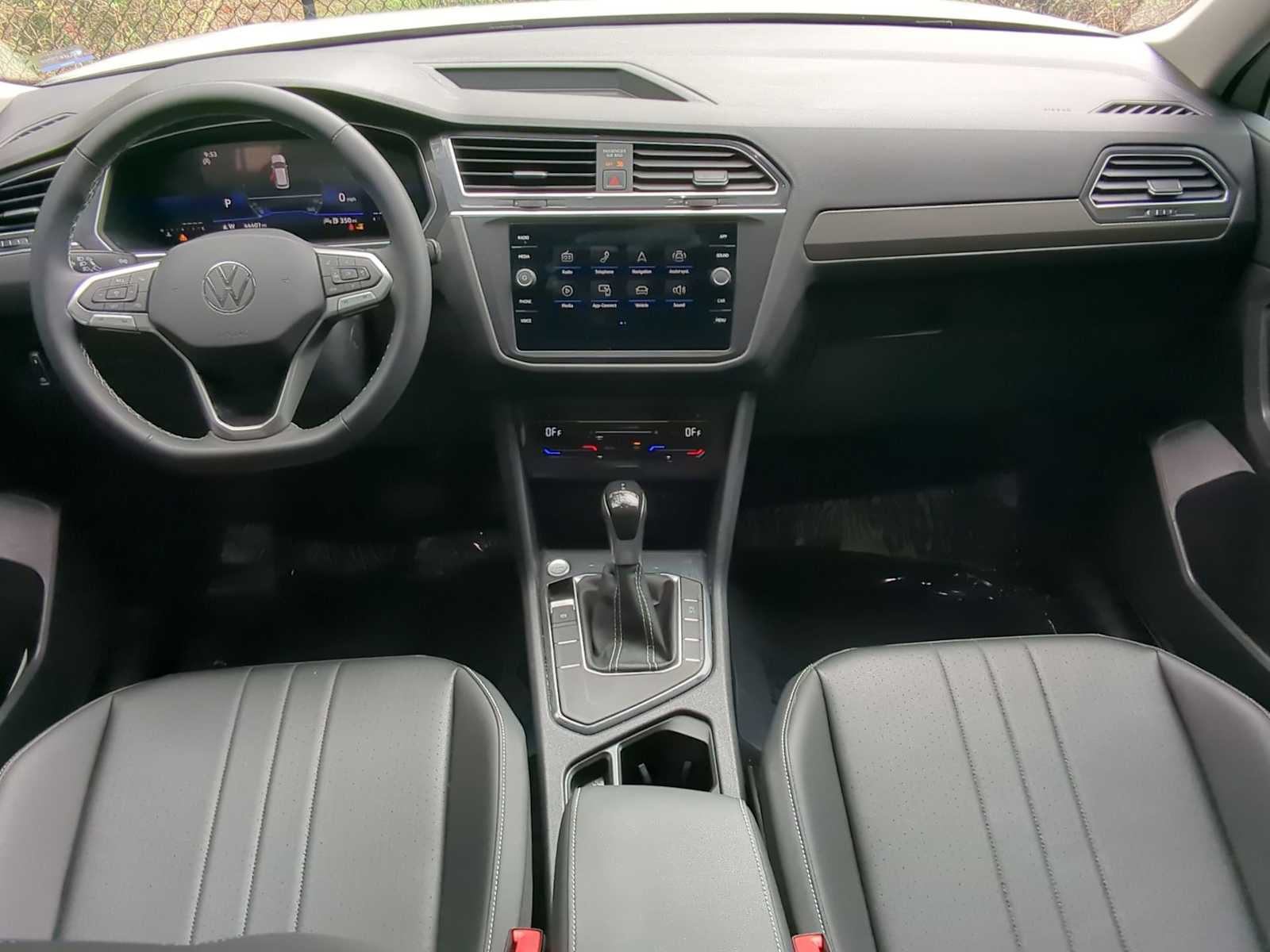 Thumbnail: 2023 Volkswagen Tiguan - 15