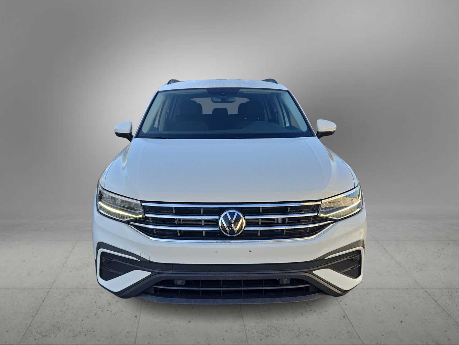Thumbnail: 2023 Volkswagen Tiguan - 3