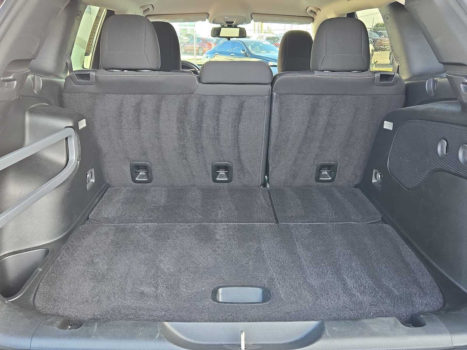 Thumbnail: 2017 Jeep Cherokee - 32