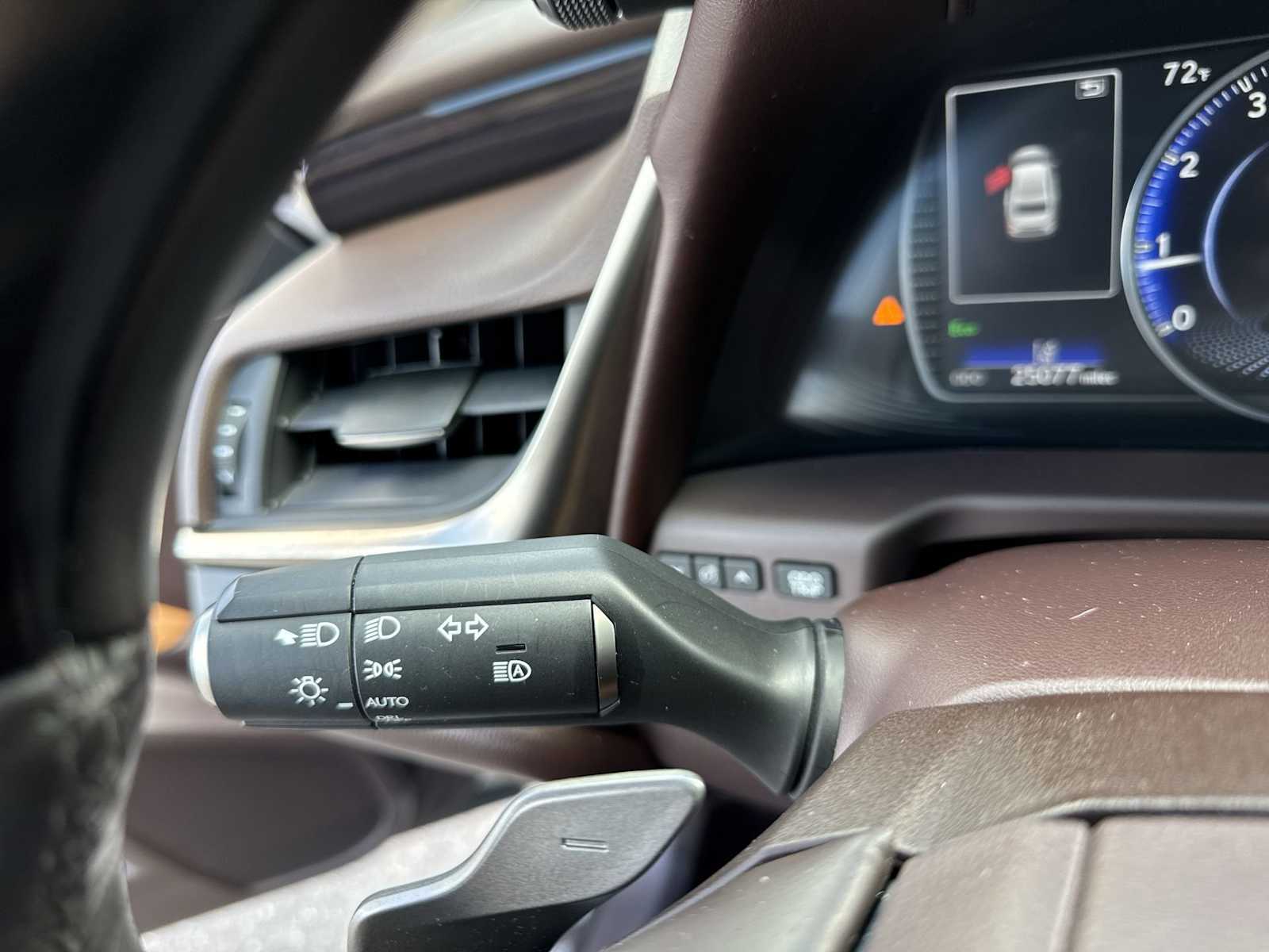 Thumbnail: 2021 Lexus ES - 26