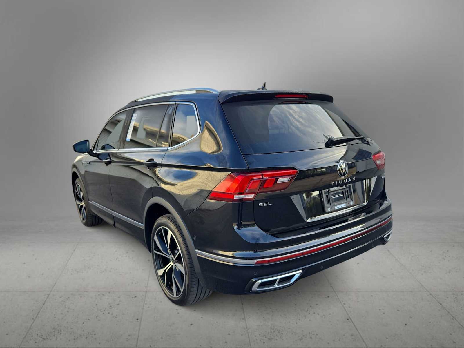 Thumbnail: 2023 Volkswagen Tiguan - 6