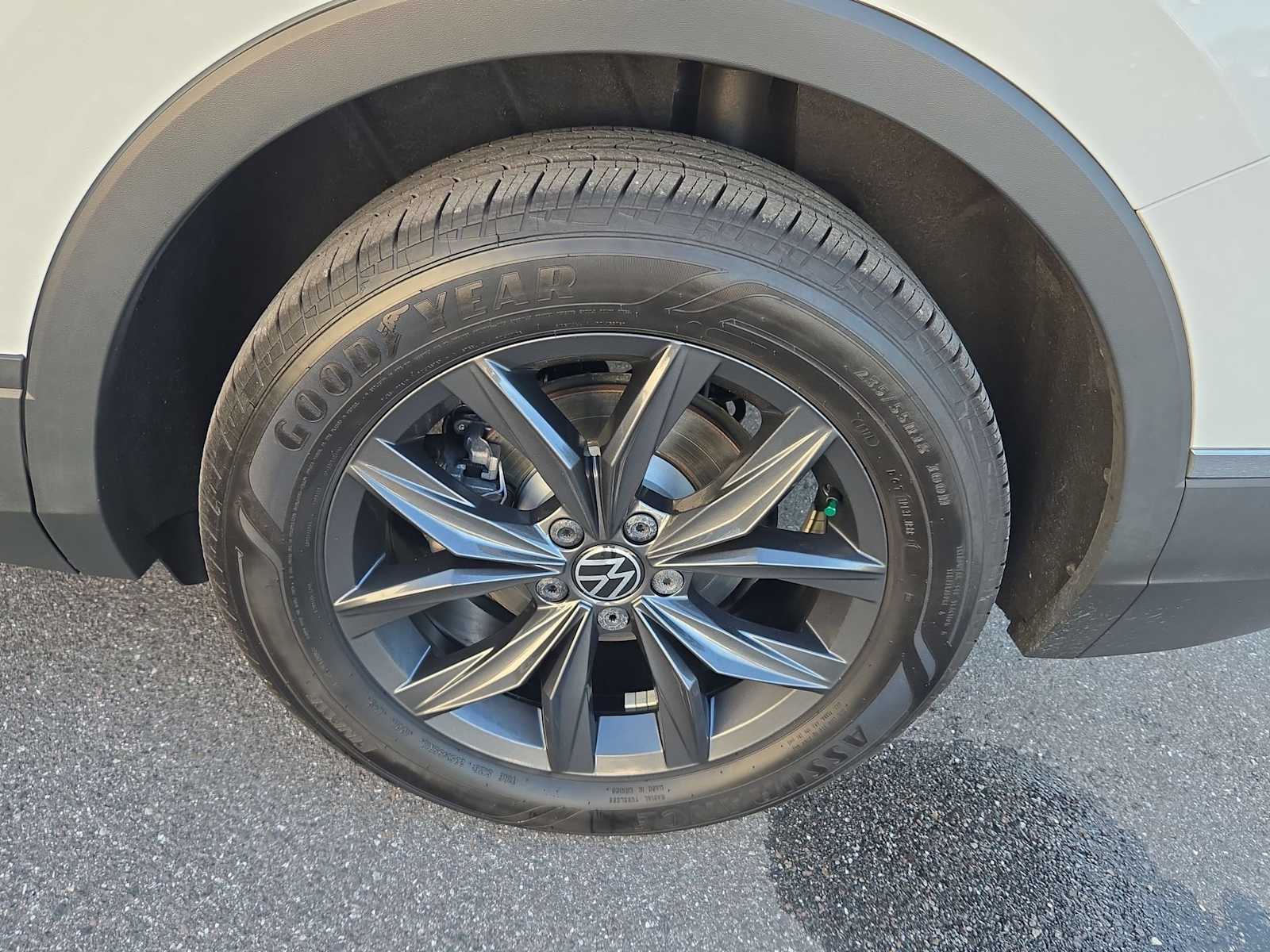 Thumbnail: 2024 Volkswagen Tiguan - 14