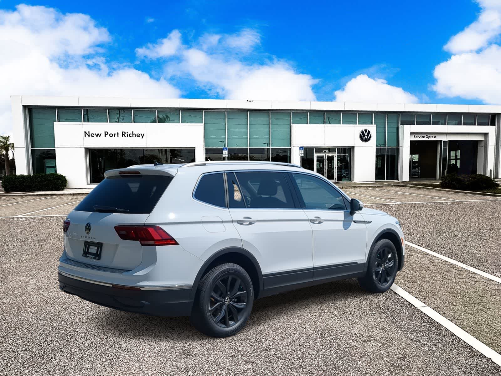 Thumbnail: 2024 Volkswagen Tiguan - 7