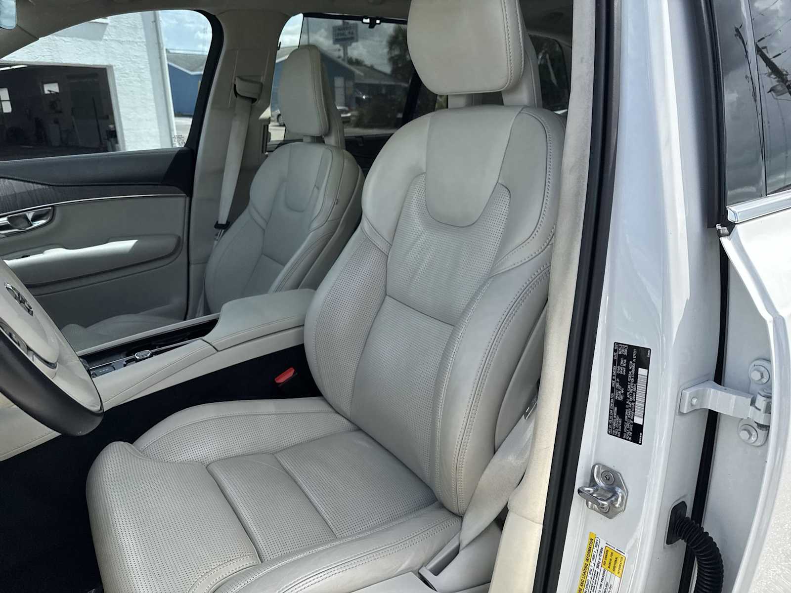 Thumbnail: 2022 Volvo XC90 - 15