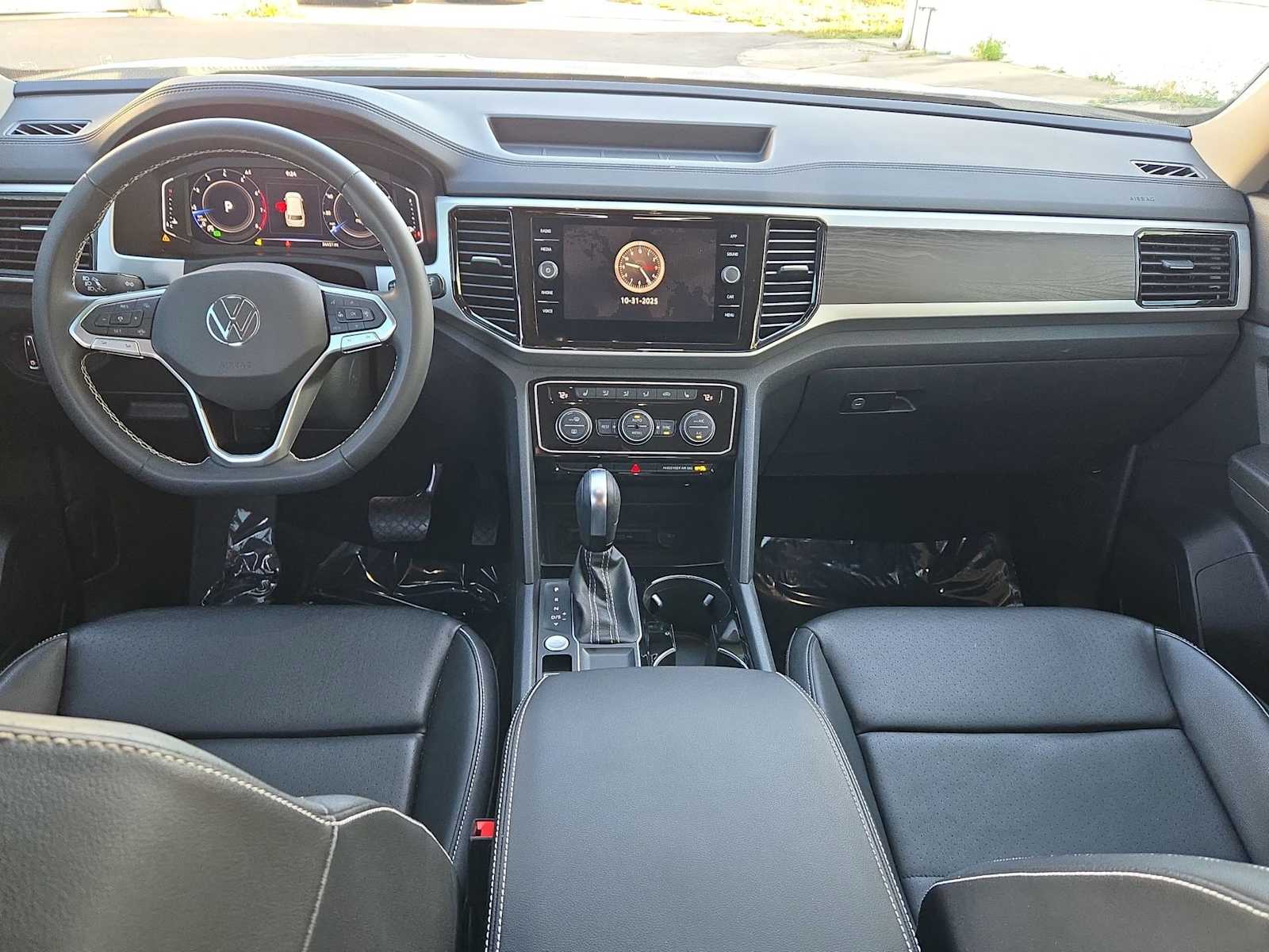 Thumbnail: 2023 Volkswagen Atlas - 16