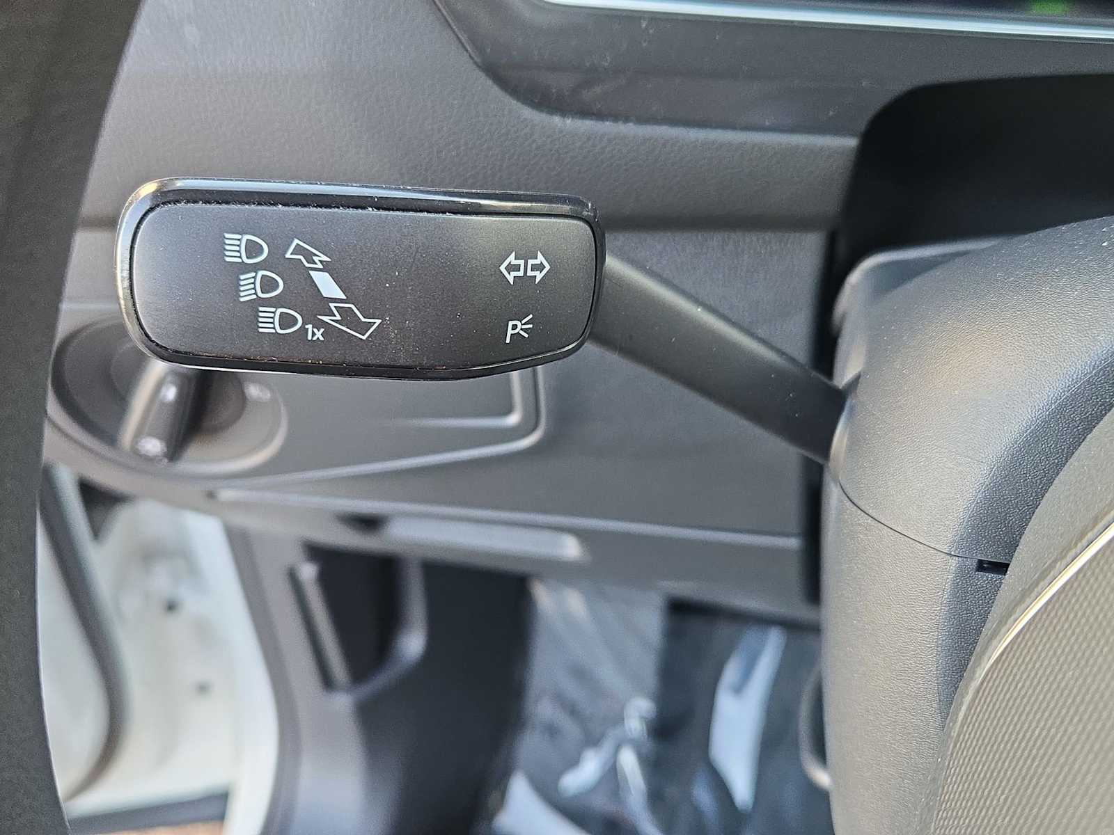 Thumbnail: 2023 Volkswagen Tiguan - 25