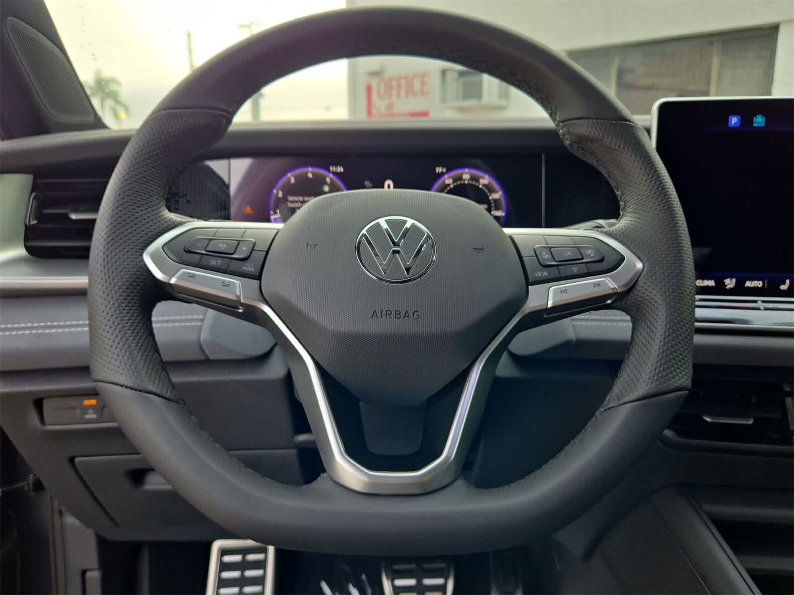 Thumbnail: 2025 Volkswagen Tiguan - 23