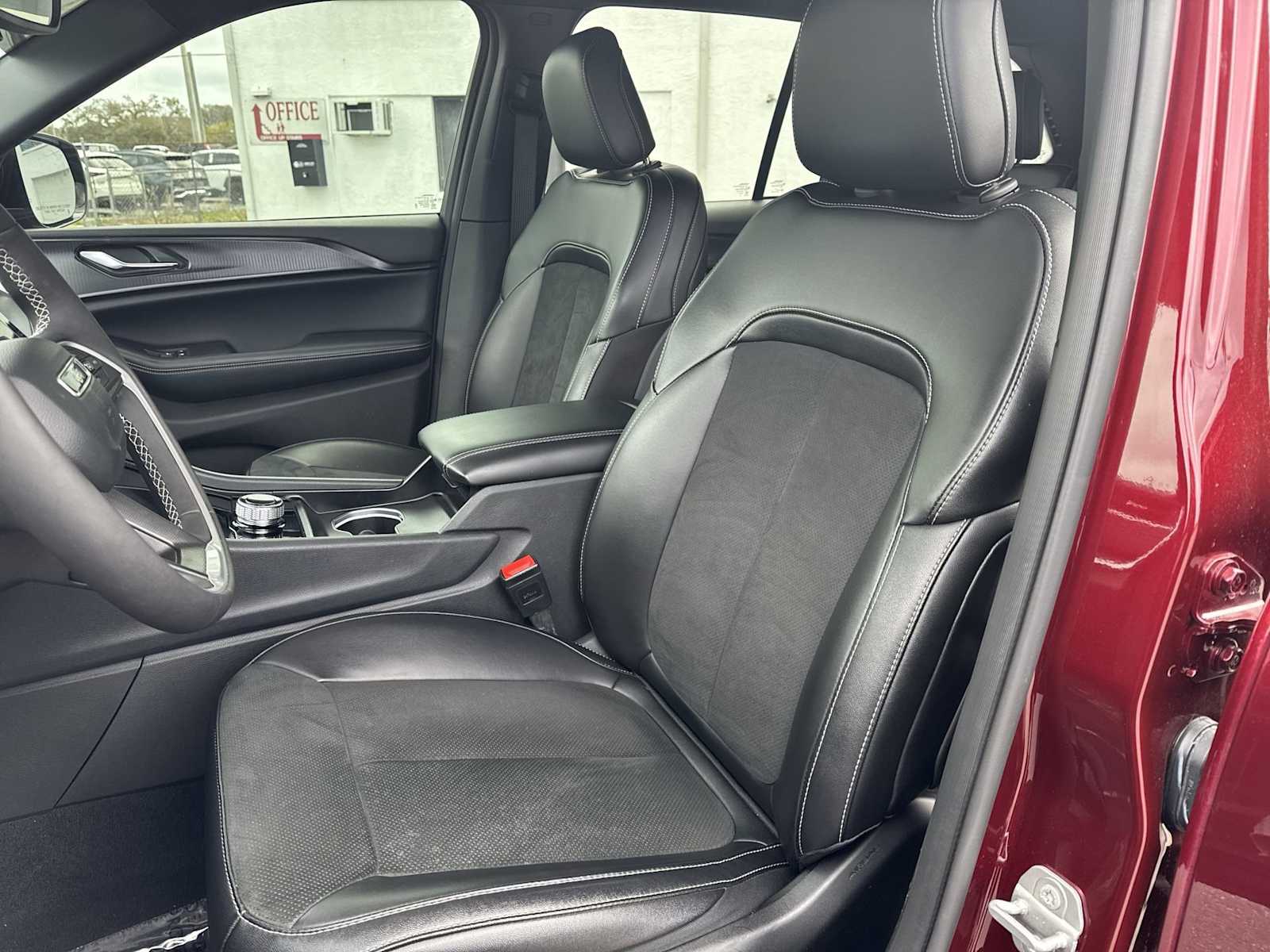 Thumbnail: 2024 Jeep Grand Cherokee - 15