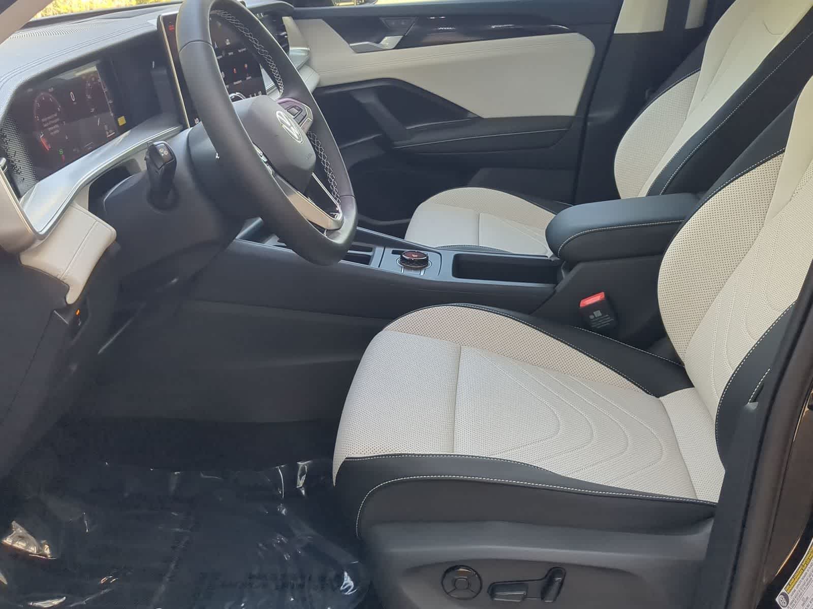 Thumbnail: 2025 Volkswagen Tiguan - 17