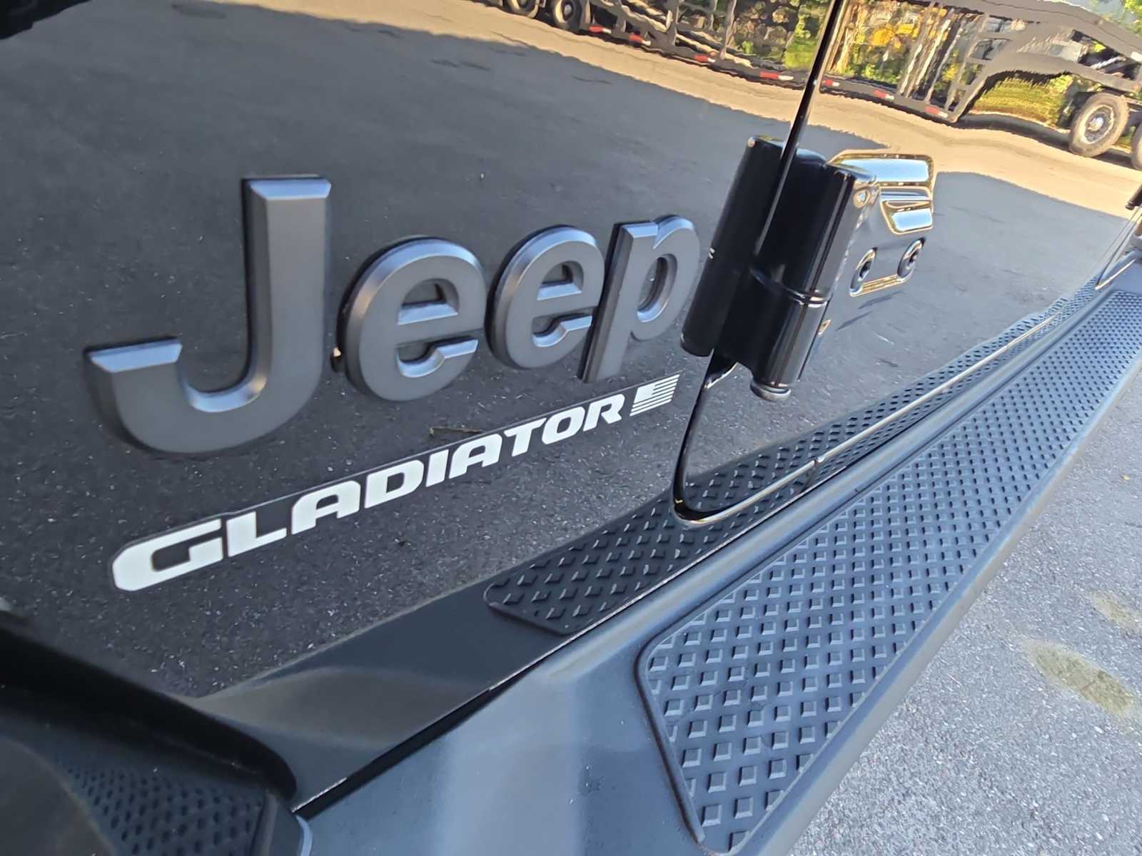 Thumbnail: 2023 Jeep Gladiator - 13