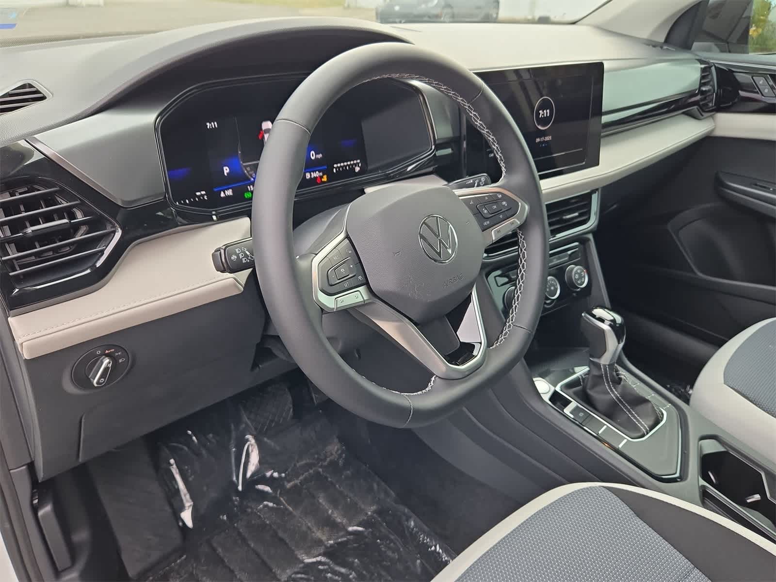 Thumbnail: 2025 Volkswagen Taos - 10