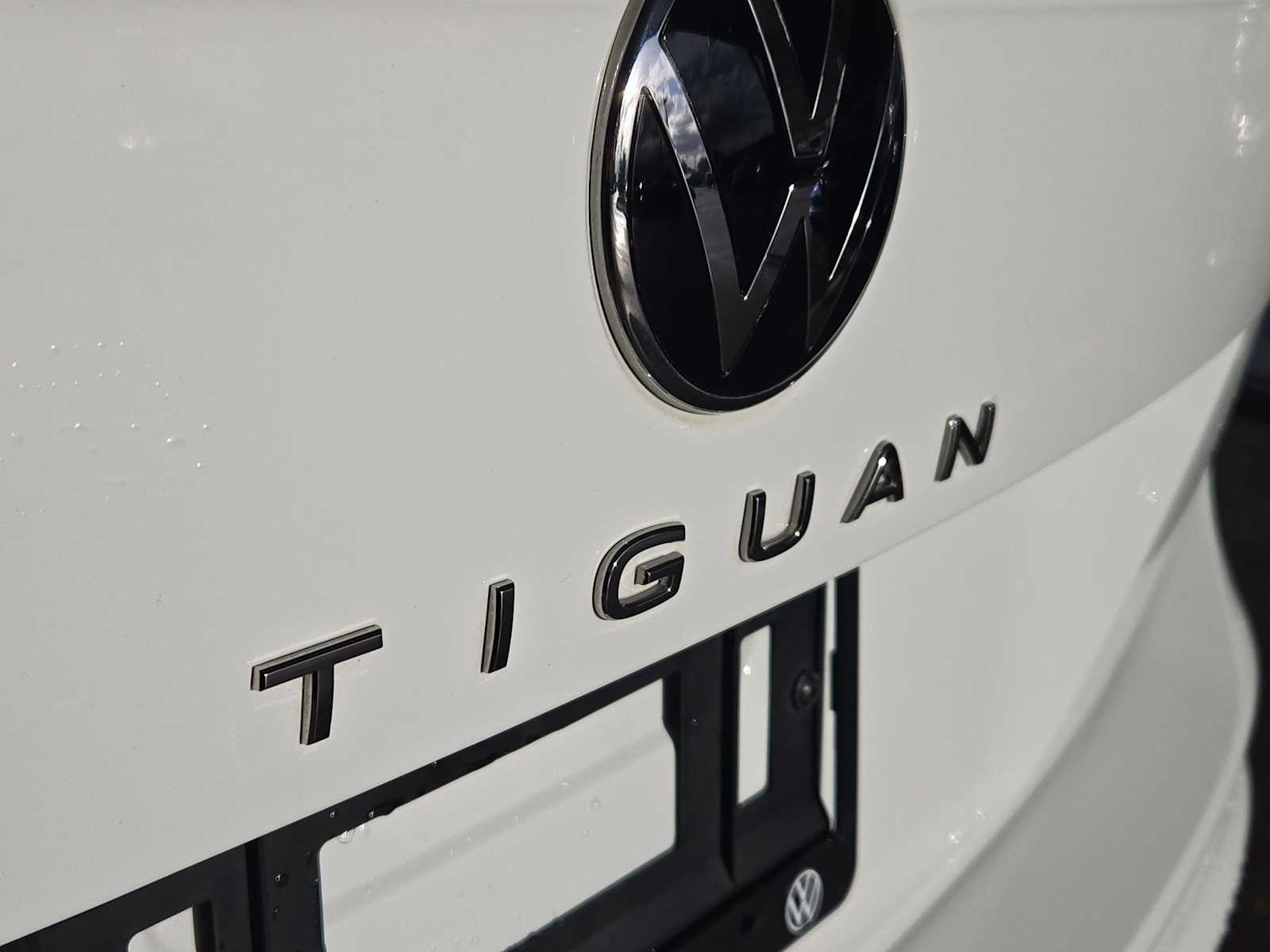 Thumbnail: 2022 Volkswagen Tiguan - 13