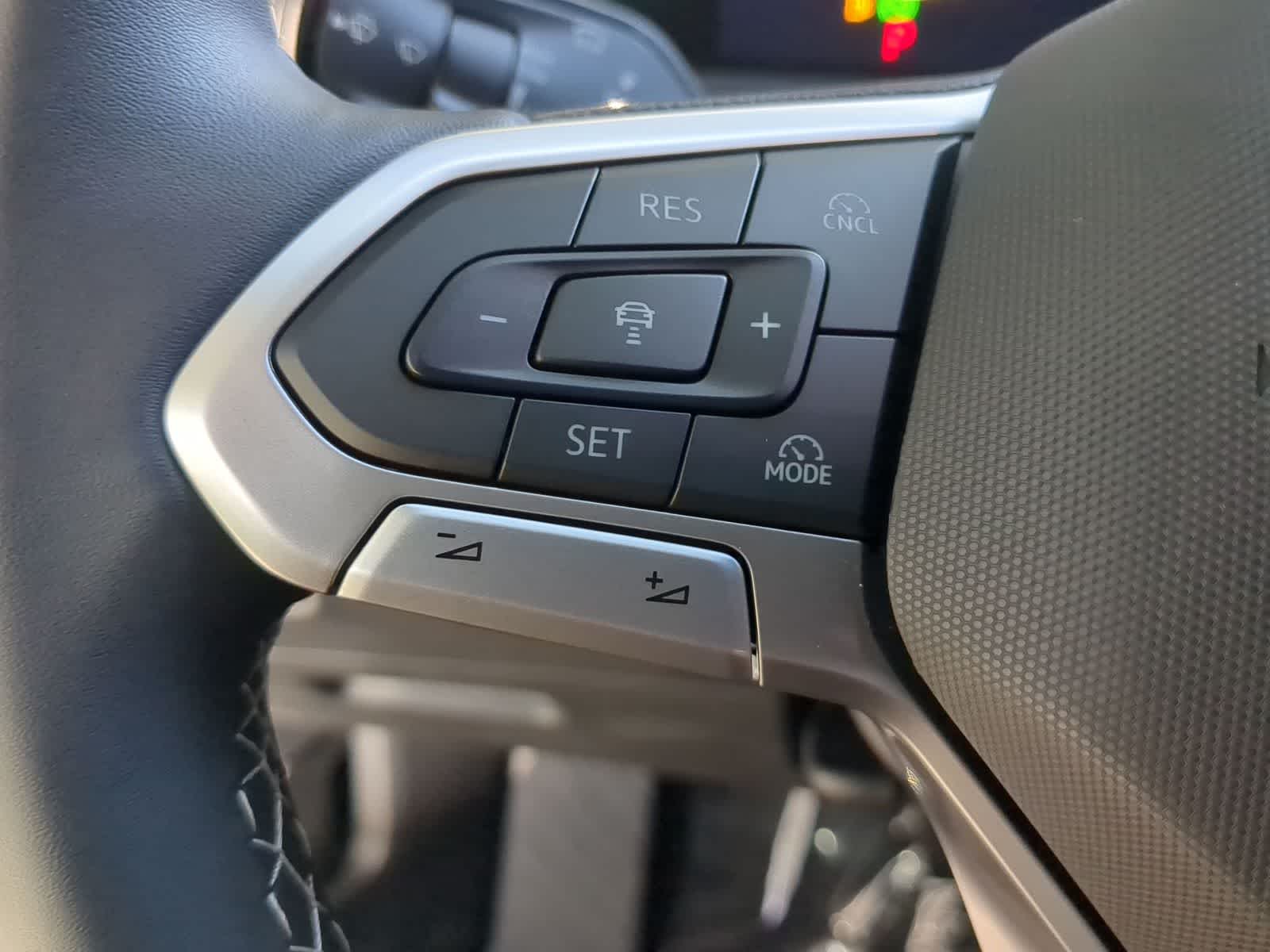 Thumbnail: 2025 Volkswagen Tiguan - 22