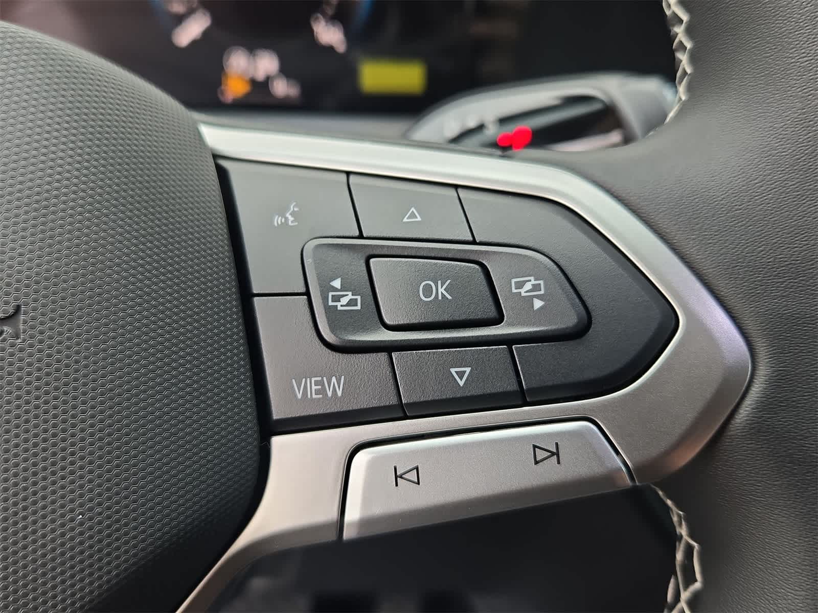 Thumbnail: 2025 Volkswagen Tiguan - 25