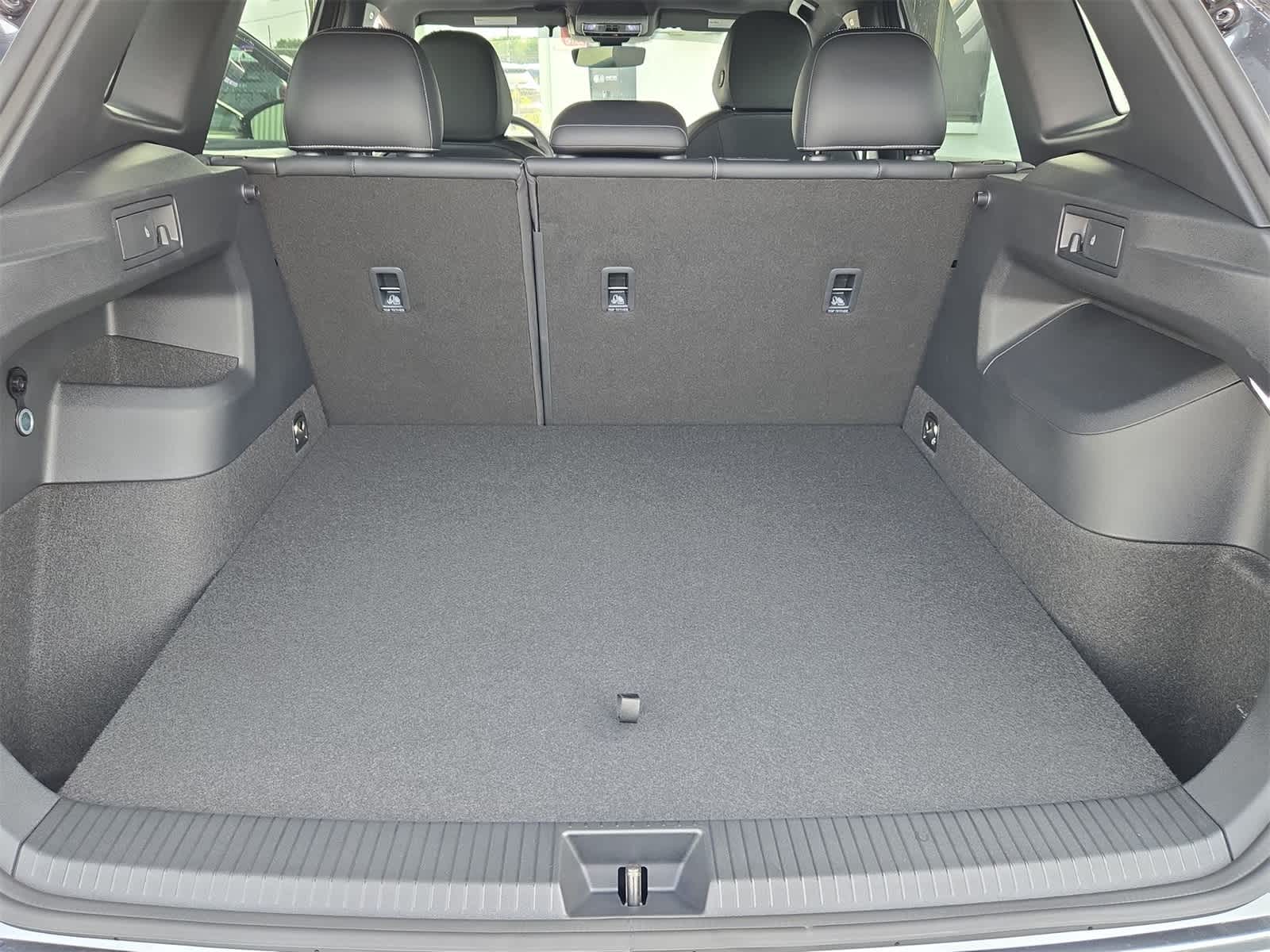 Thumbnail: 2025 Volkswagen Tiguan - 32