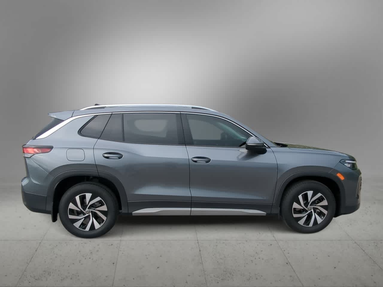 Thumbnail: 2025 Volkswagen Tiguan - 9