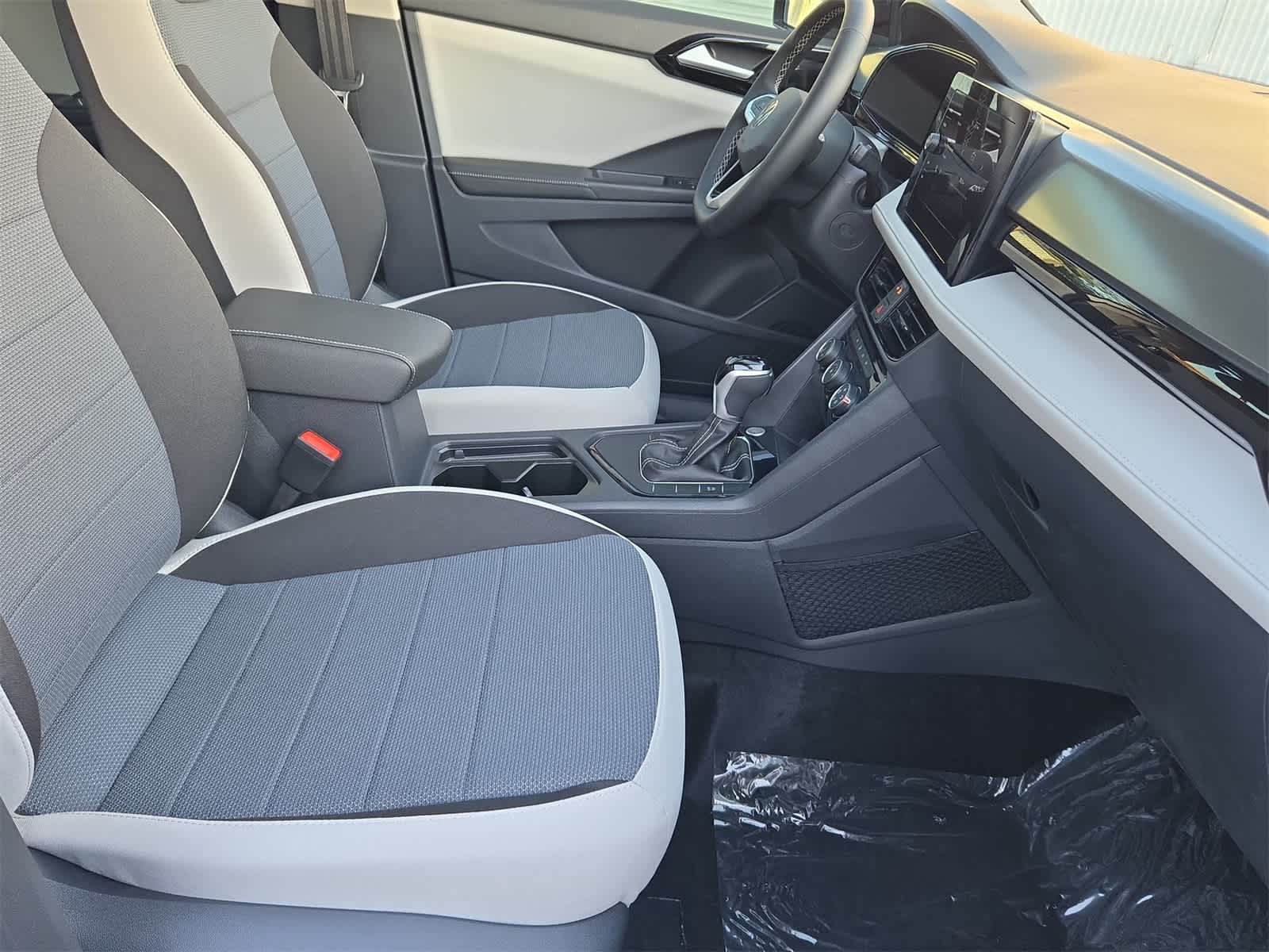 Thumbnail: 2025 Volkswagen Taos - 20