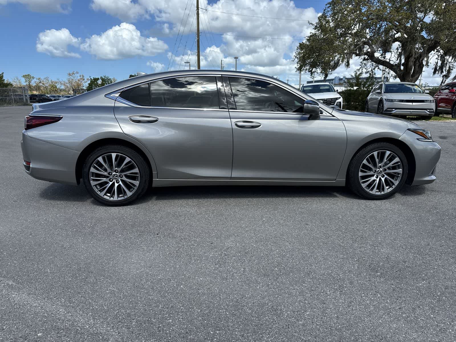 Thumbnail: 2021 Lexus ES - 10