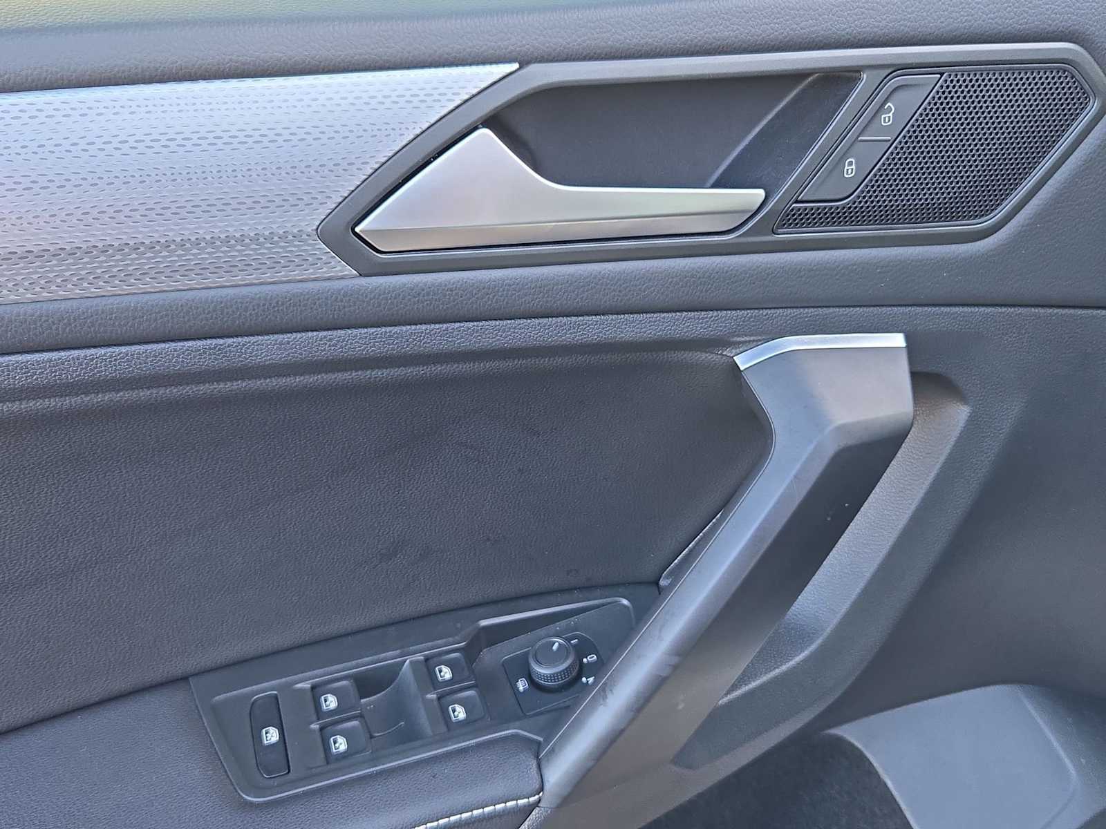 Thumbnail: 2023 Volkswagen Tiguan - 35