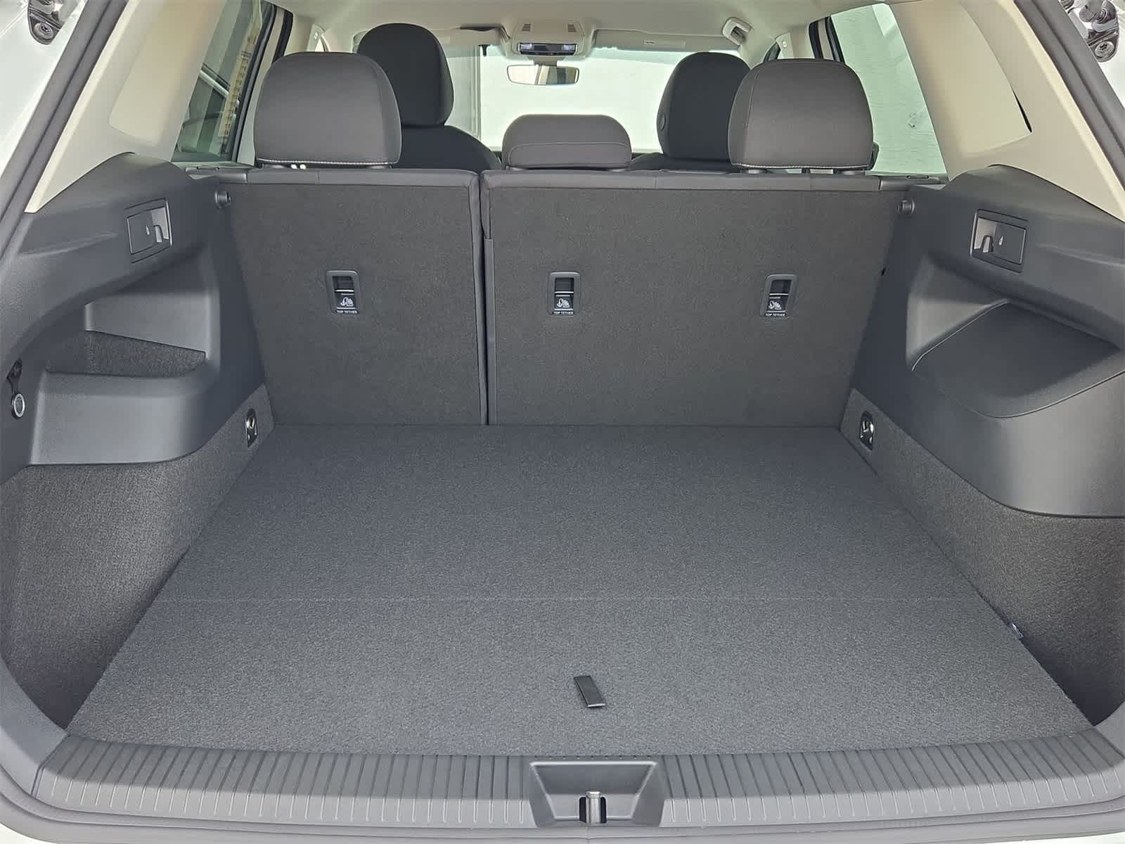 Thumbnail: 2025 Volkswagen Tiguan - 32