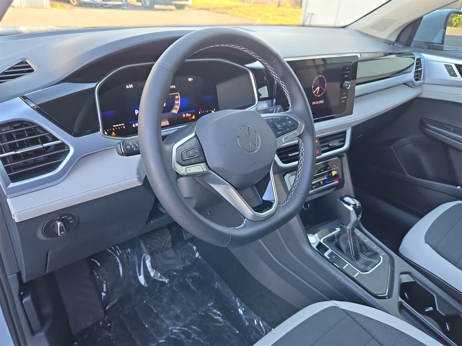 Thumbnail: 2025 Volkswagen Taos - 10