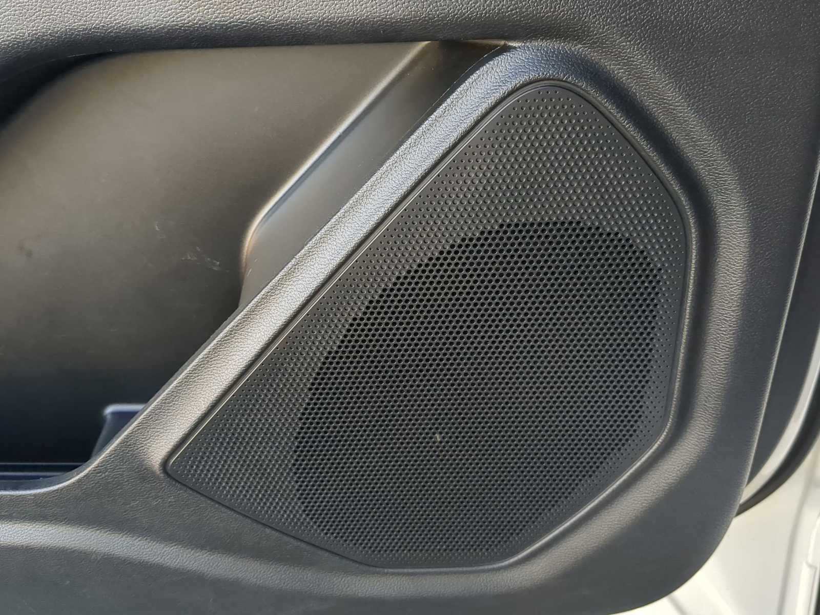 Thumbnail: 2022 Ford Explorer - 31