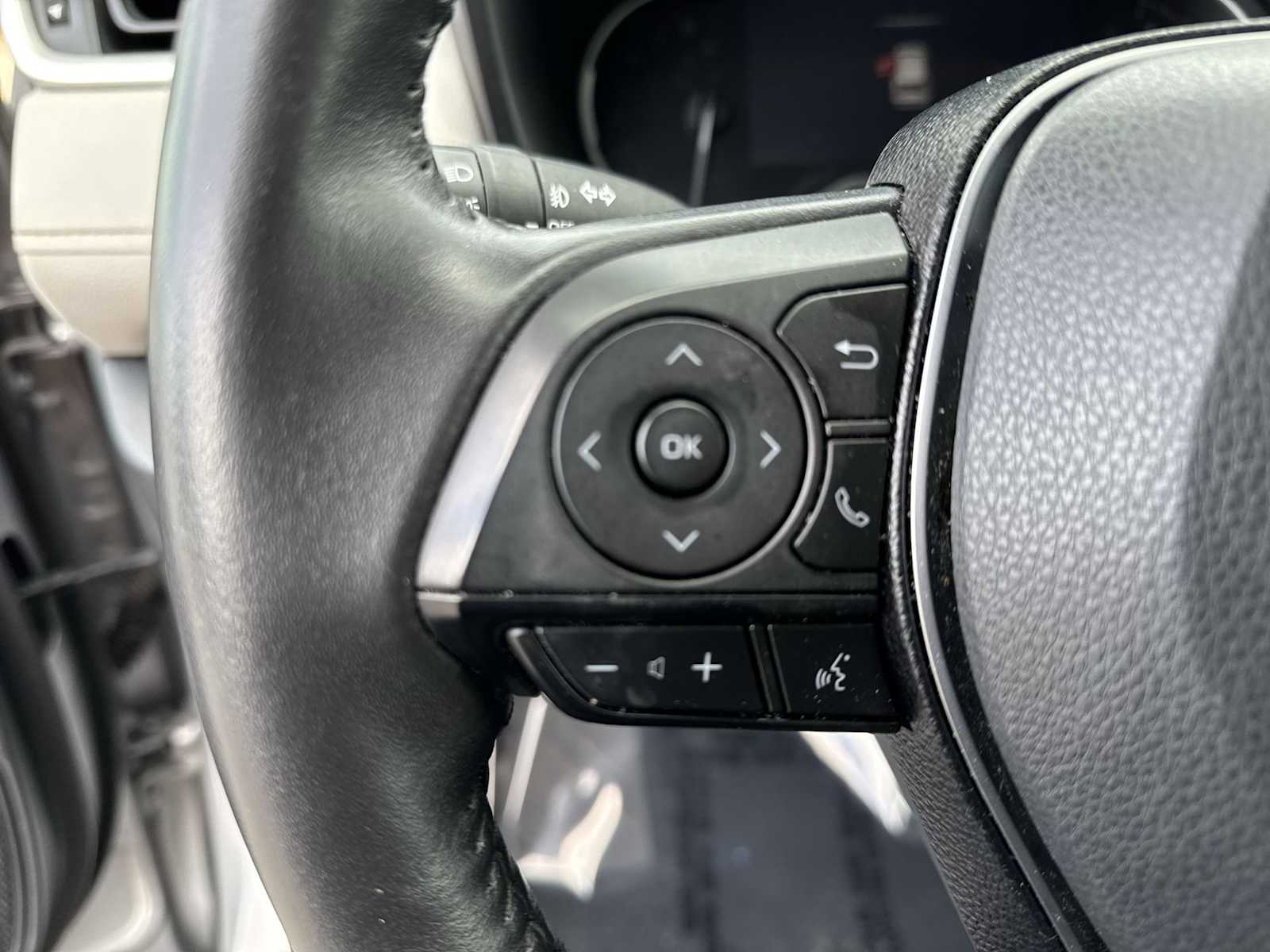 Thumbnail: 2020 Toyota RAV4 - 23