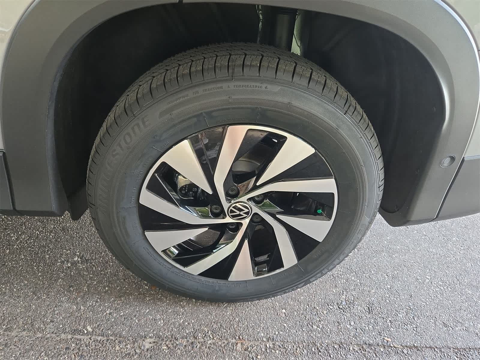 Thumbnail: 2025 Volkswagen Tiguan - 14