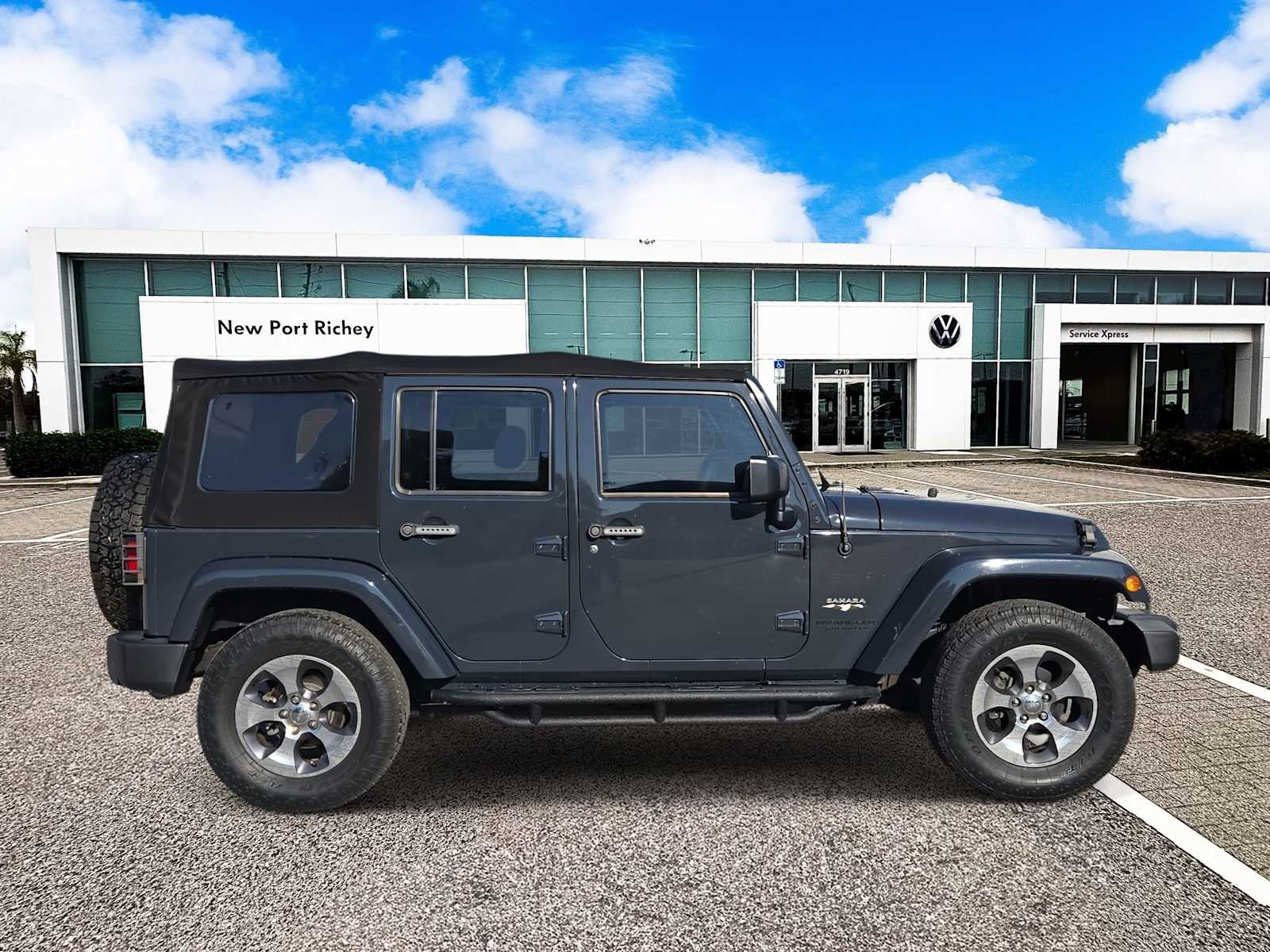 Thumbnail: 2016 Jeep Wrangler - 9