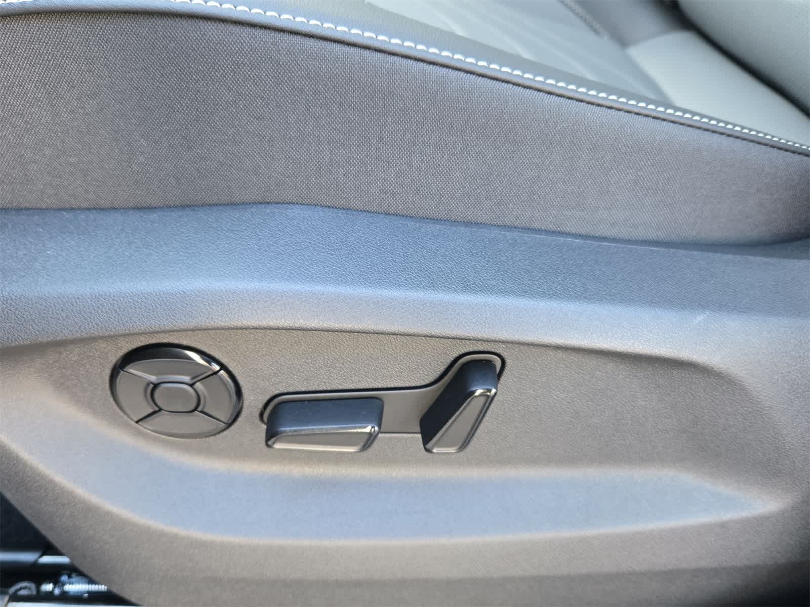 Thumbnail: 2025 Volkswagen Tiguan - 18