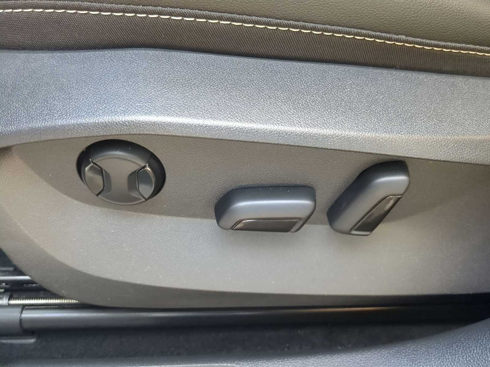 2022 Volkswagen Taos SE 17