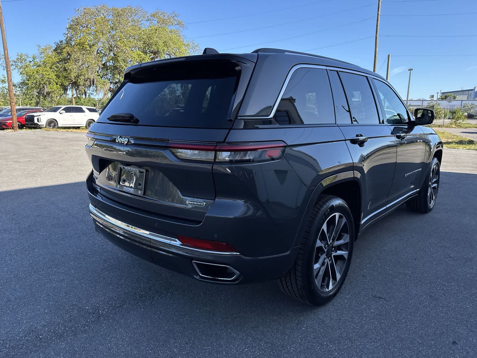 Thumbnail: 2022 Jeep Grand Cherokee - 8