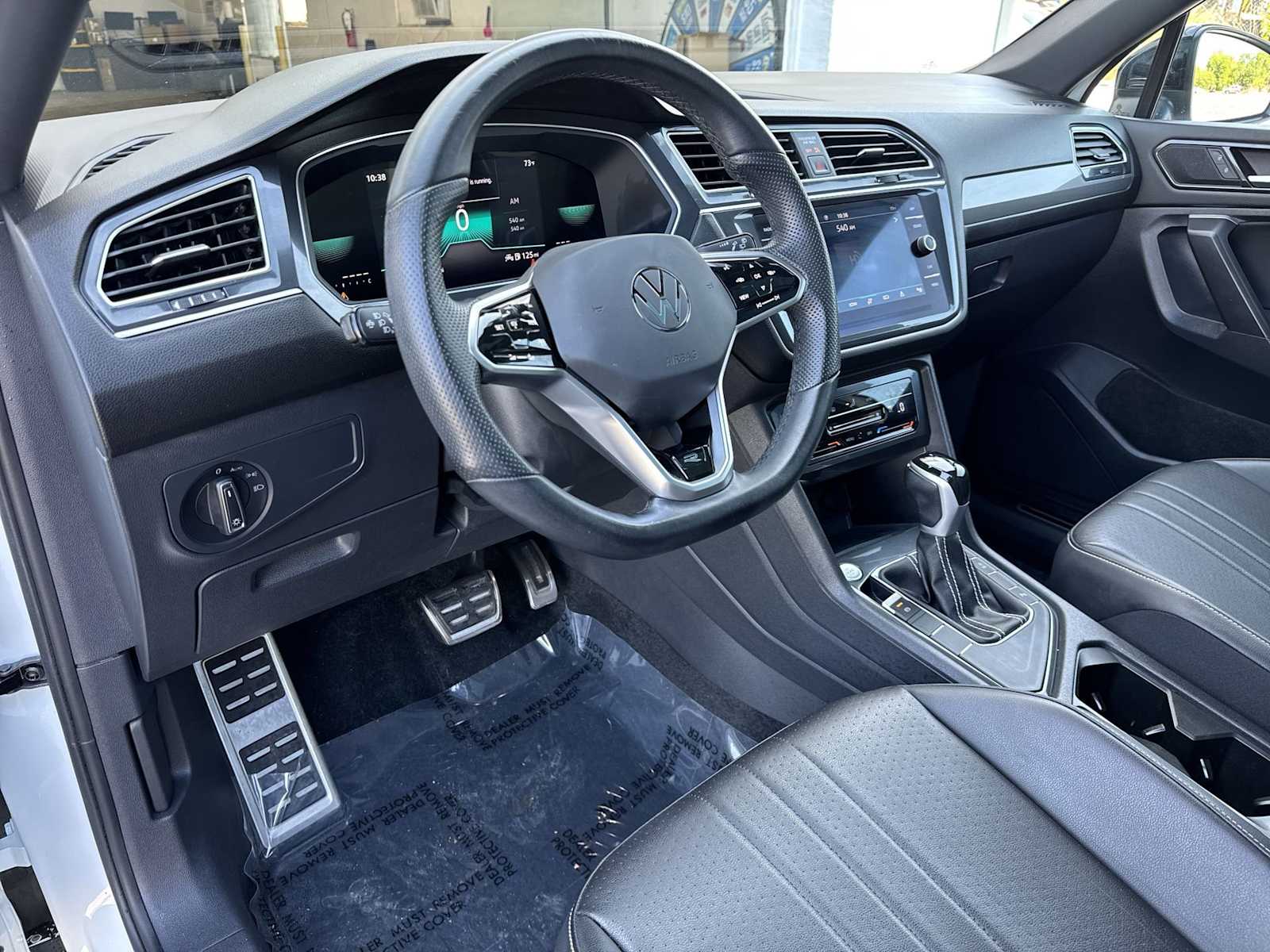 Thumbnail: 2023 Volkswagen Tiguan - 10