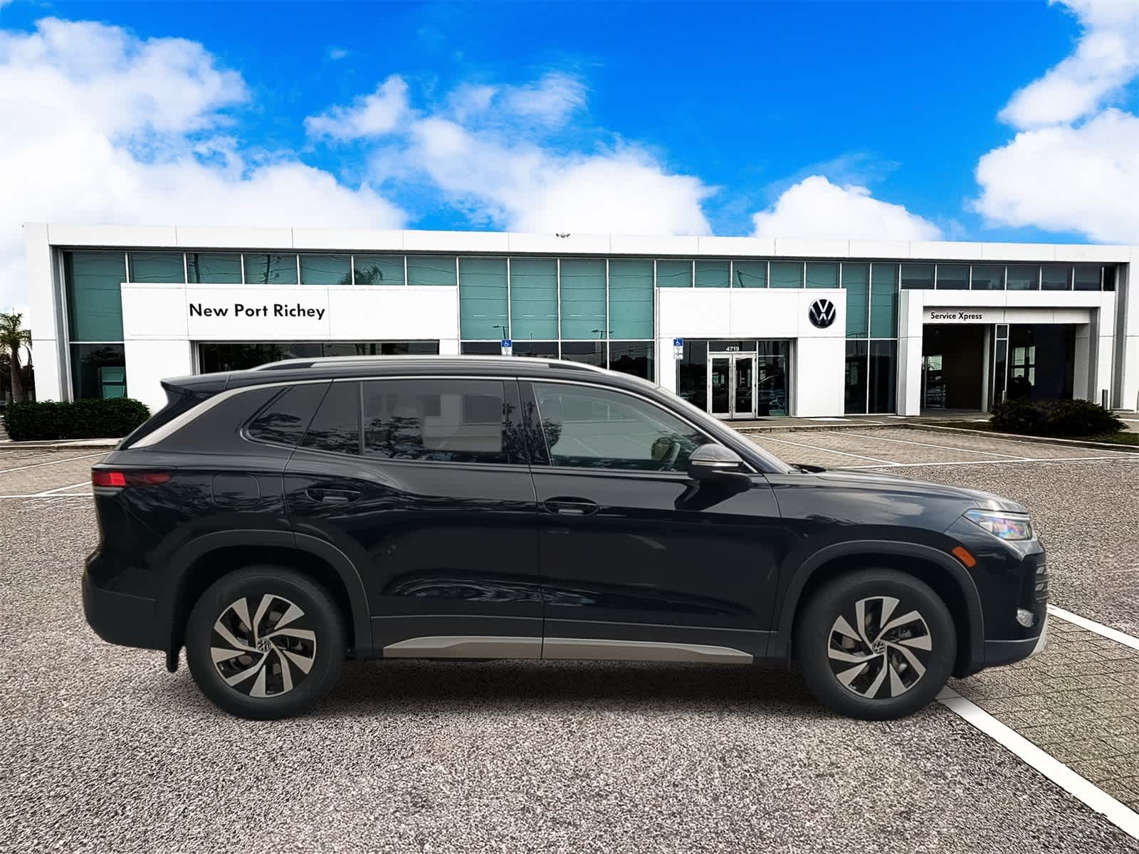 Thumbnail: 2025 Volkswagen Tiguan - 9